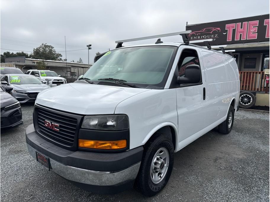 GMC Savana Cargo's photo