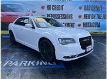 Chrysler 300's photo