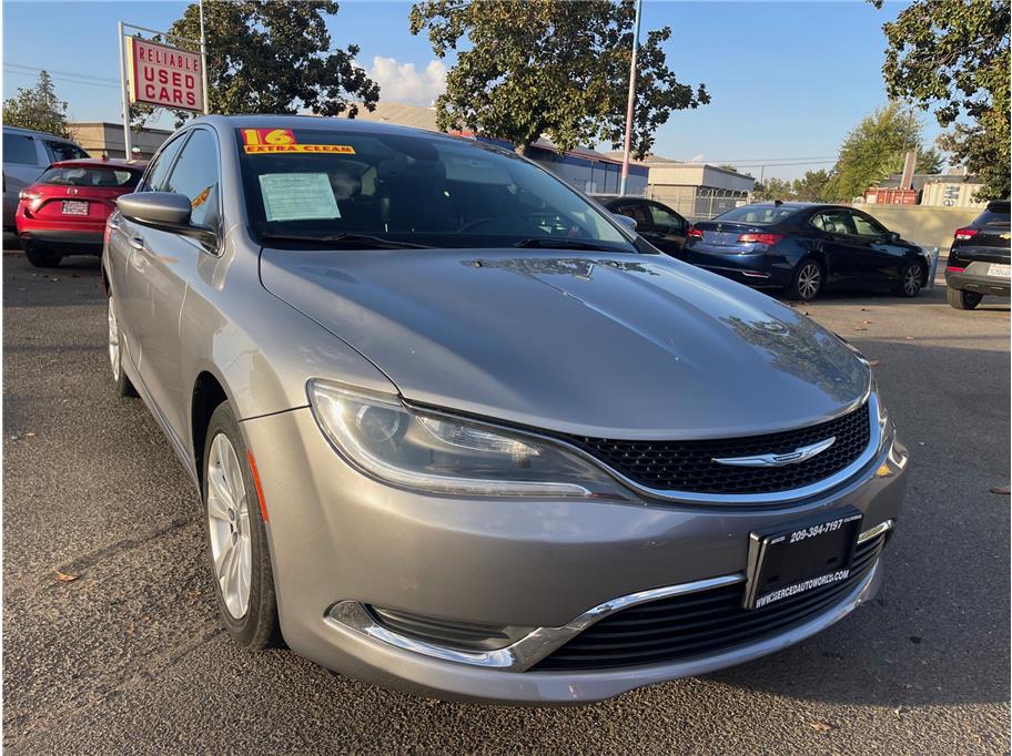 2016 Chrysler 200 from Merced Auto World