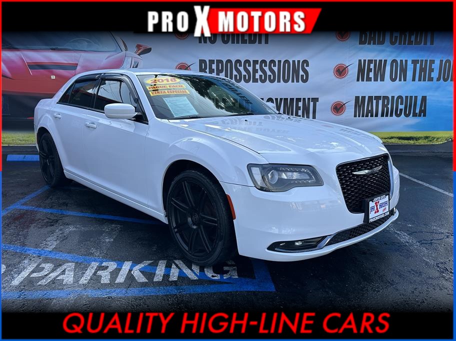 2018 Chrysler 300 S photo 1