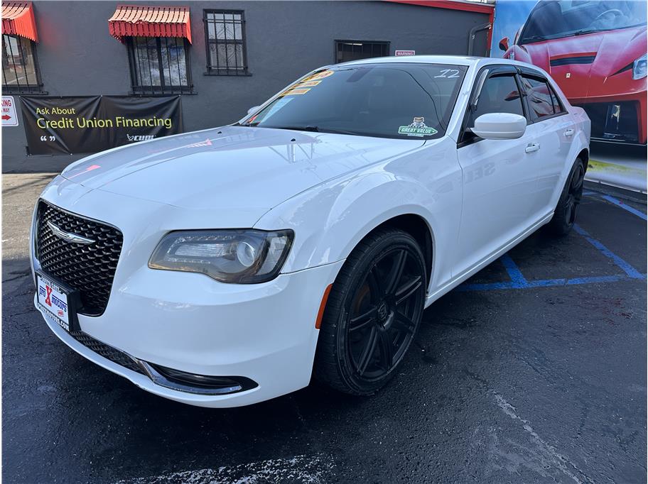 2018 Chrysler 300 S photo 11