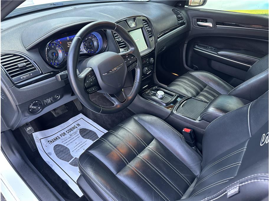 2018 Chrysler 300 S photo 17