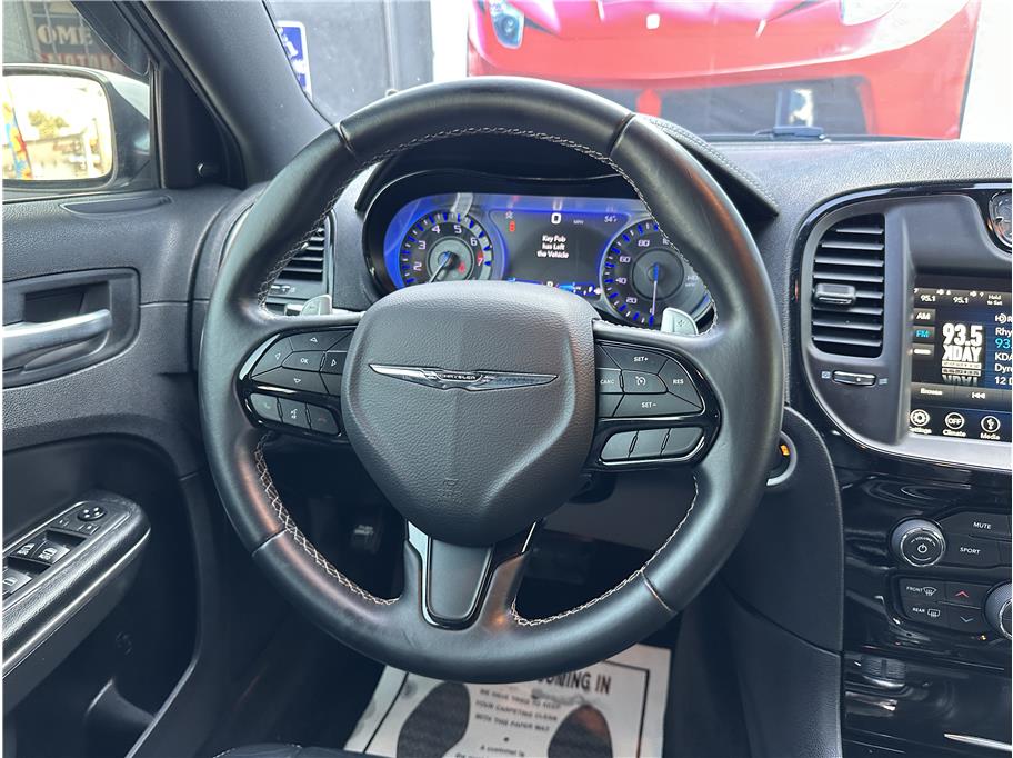 2018 Chrysler 300 S photo 37