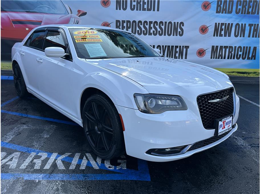 2018 Chrysler 300 S photo 9