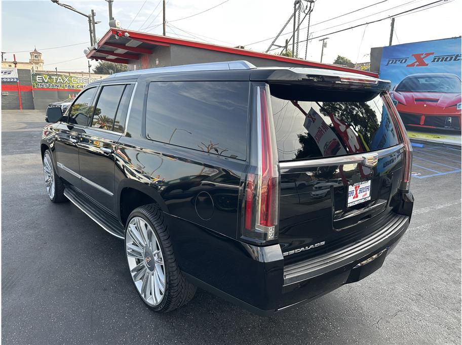 2016 Cadillac Escalade ESV Luxury photo 12