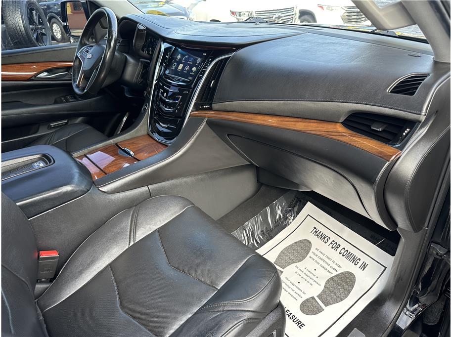 2016 Cadillac Escalade ESV Luxury photo 38