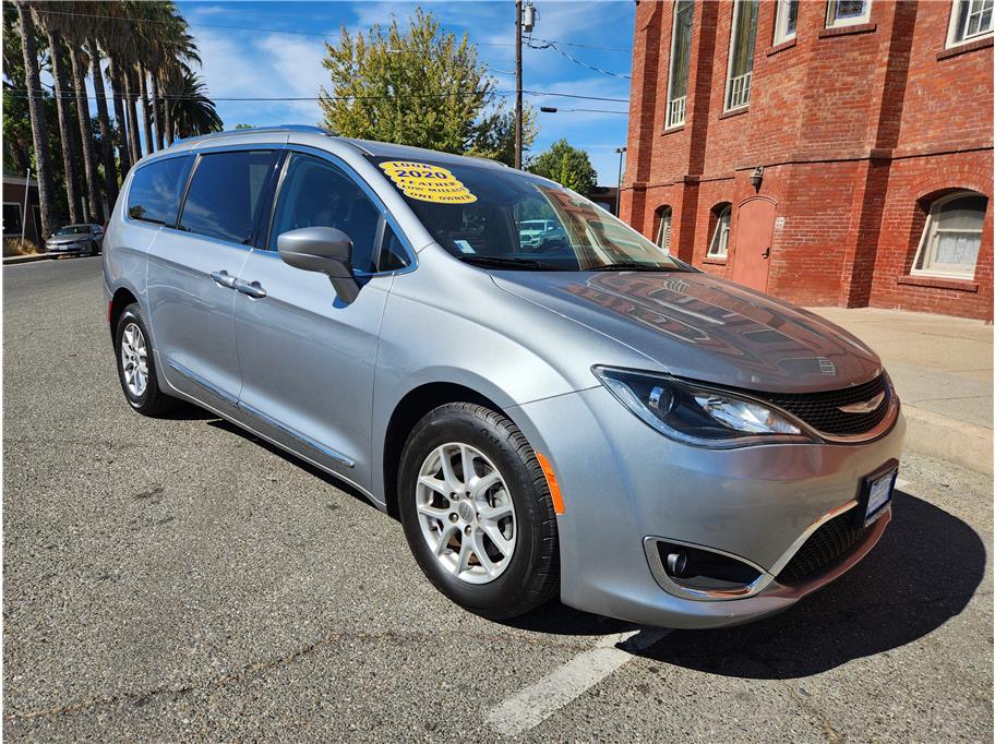 2020 Chrysler Pacifica from Advanced Auto Wholesale