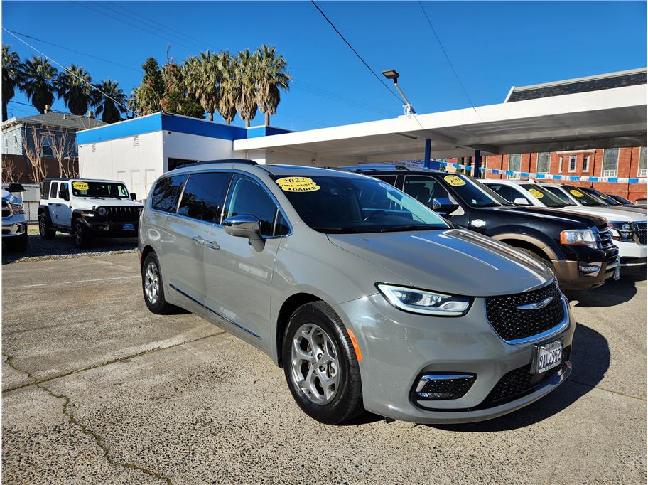 2022 Chrysler Pacifica from Advanced Auto Wholesale