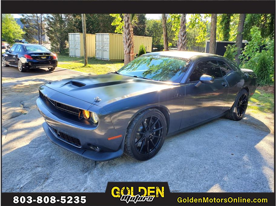 2017 Dodge Challenger from GOLDEN MOTORS