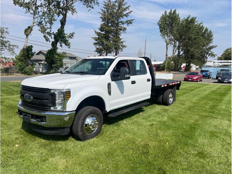 2019 Ford F350 Super Duty Crew Cab & Chassis