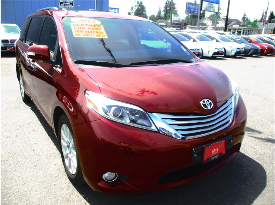 2015 Toyota Sienna from GMA of Everett