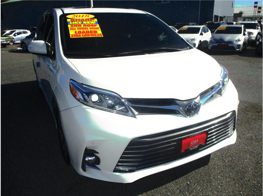 2018 Toyota Sienna from GMA of Everett