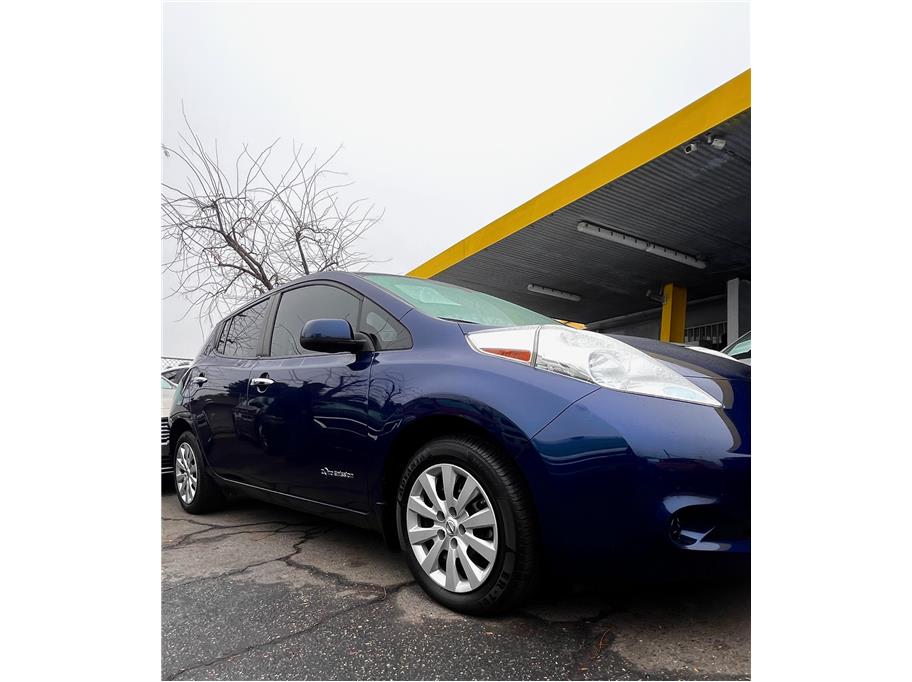 2016 Nissan LEAF from American Auto Credit Inc.