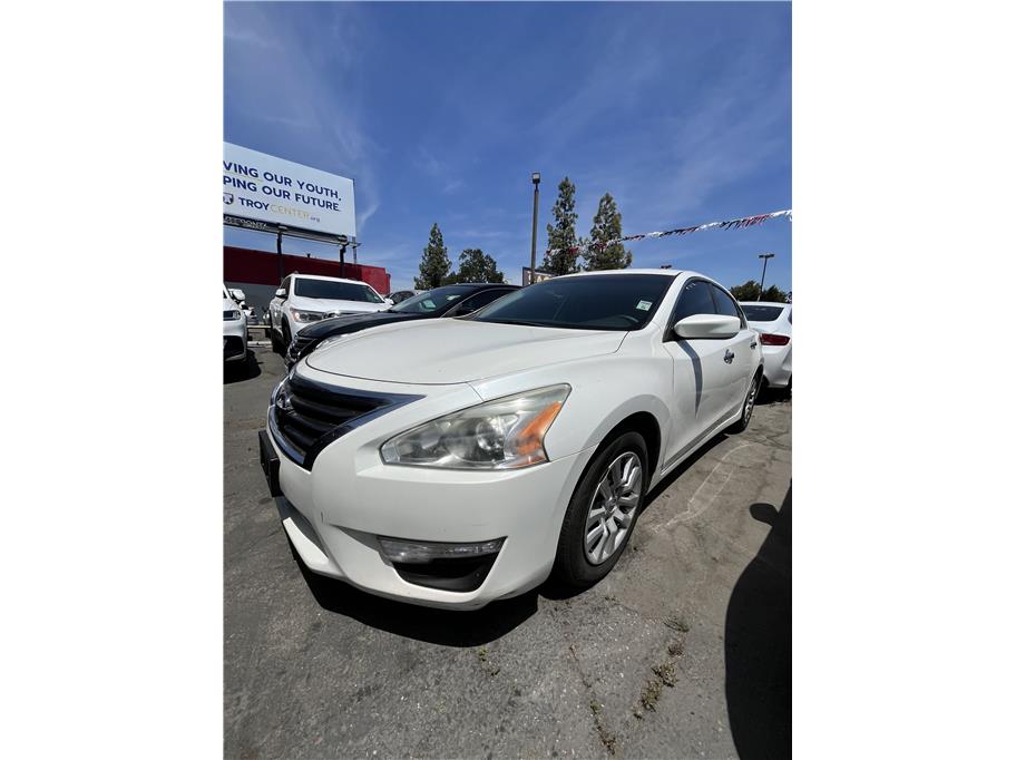2015 Nissan Altima from American Auto Credit Inc.