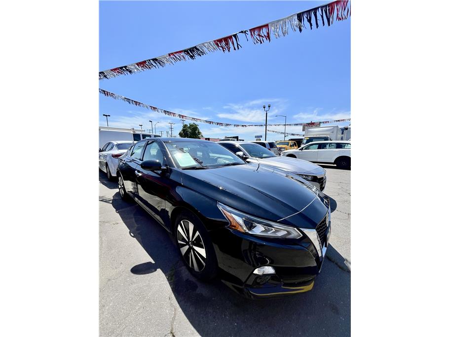 2019 Nissan Altima from American Auto Credit Inc.