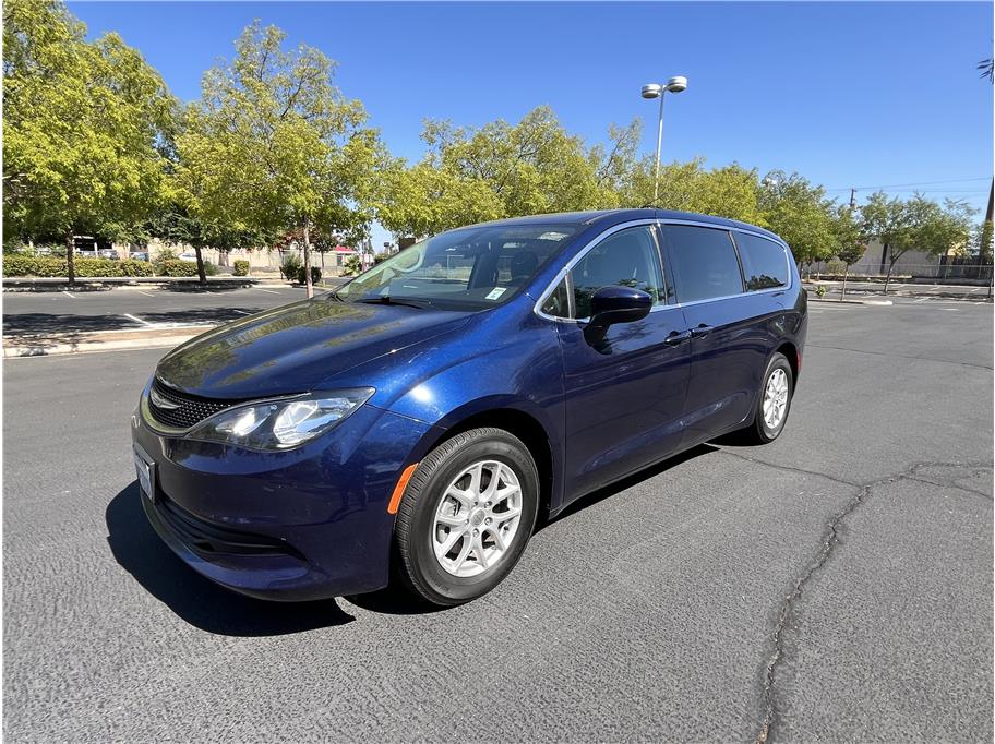 2020 Chrysler Voyager from American Auto Credit Inc.