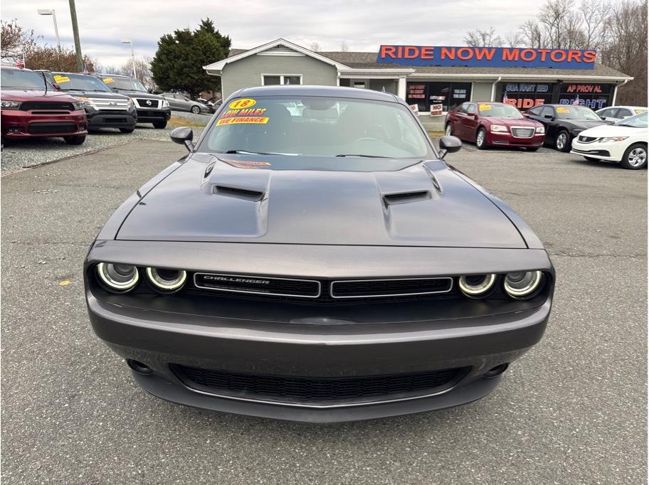 2018 Dodge Challenger SXT photo 2