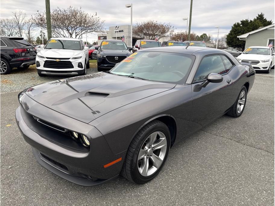 2018 Dodge Challenger SXT photo 3