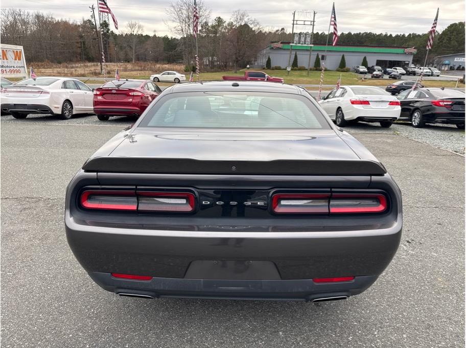 2018 Dodge Challenger SXT photo 6