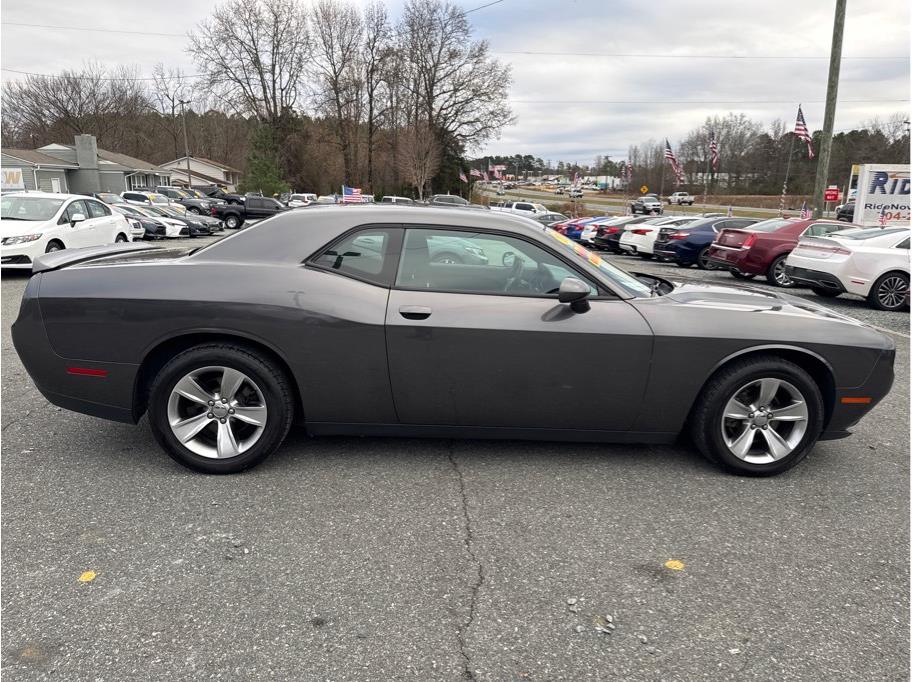 2018 Dodge Challenger SXT photo 8