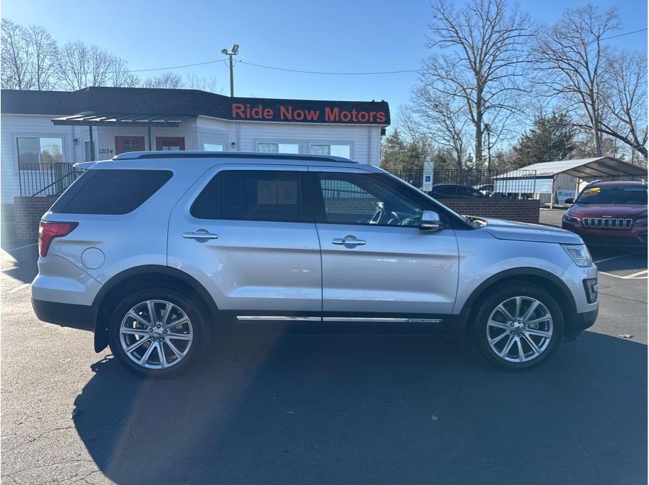 2016 Ford Explorer Limited photo 9