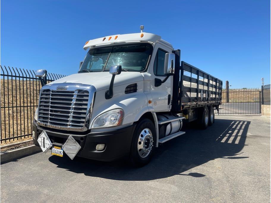 2014 Freightliner Cascadia from Lupitas Auto Sales, Inc